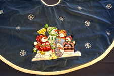 L'Art de Chine Snowman Family Blue Christmas Tree Skirt Appliqued Embroidered