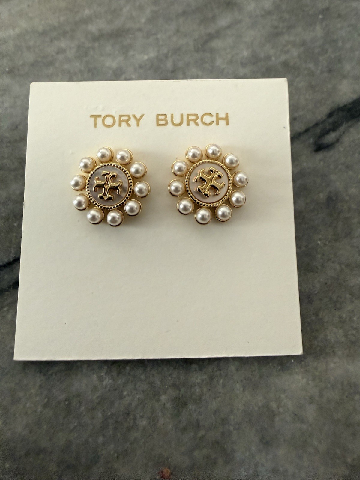 NEW Tory Burch gold and white pearl flower stud earrings  Cute Valentine