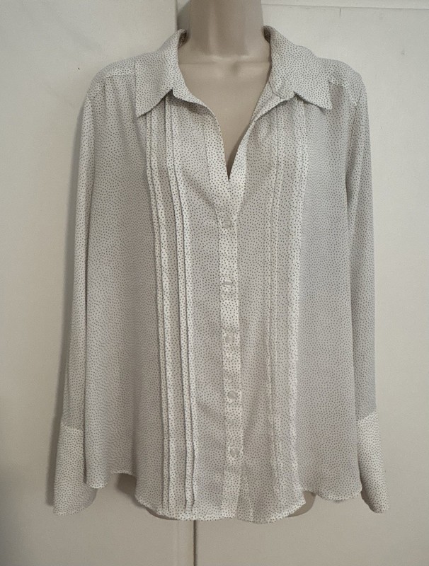 Gently Worn Women’s Size XL Lightweight Chelsea28 Ivory Lily Dot Pintuck Blouse