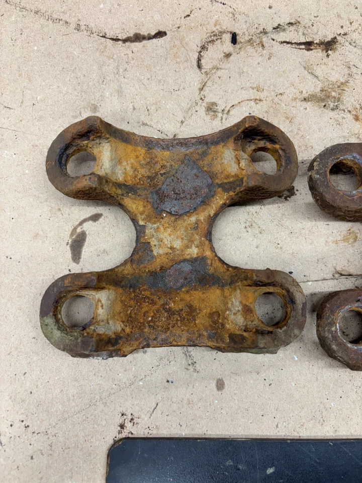 Chevrolet GMC K20 1967 1972 4x4 1/2 tonelada eje trasero hoja resorte juego de placas de pernos en U Foto 2 de 4