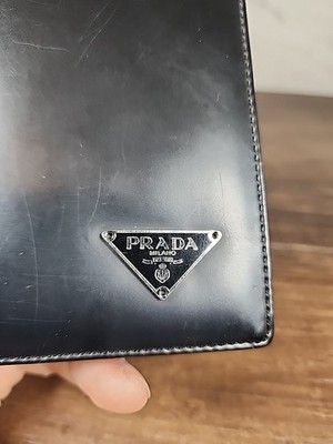 ☆VINTAGE☆ ~ORIGINAL PRADA BLACK SAFIANO LEATHER UNISEX Credit