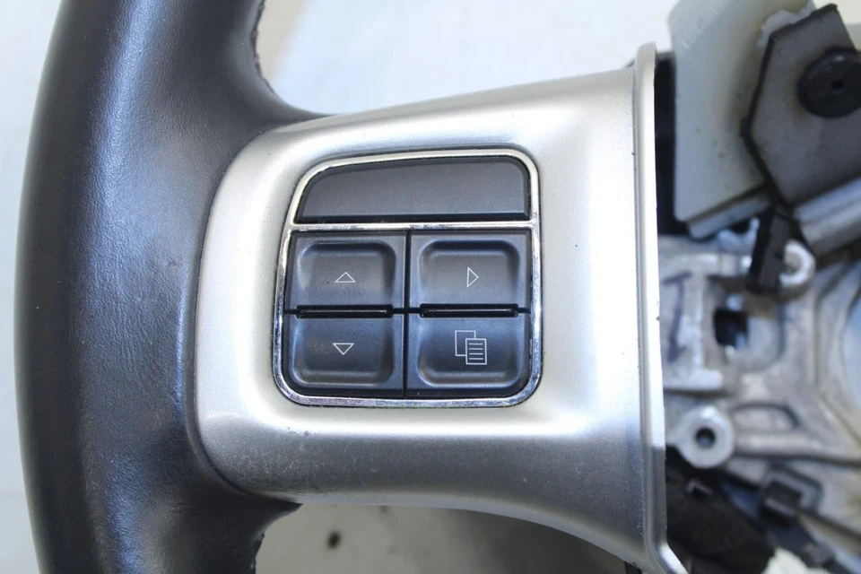 Dodge Challenger SXT 2012-14 3,6 L tracción trasera volante cuero con botones de control Foto 3 de 4