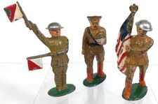 3 VINTAGE BARCLAY MANOIL WW1 LEAD INFANTRY SOLDIERS HOLDING FLAGS READING