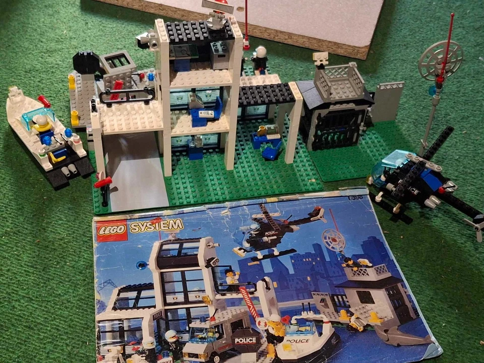 LEGO Town 6598 Metro PD Station, photo 2 sur 2