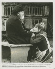 A11 A1107   Barbra Streisand  Nehemiah Persoff in Yentl Father  Daughter Scene