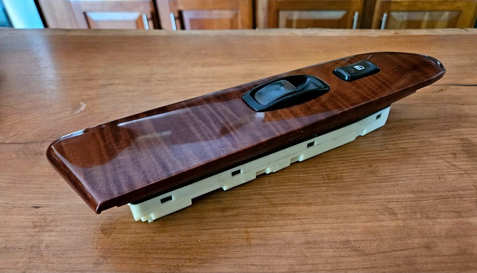 Выключатель стеклоподъемника пассажирского Mitsubishi Diamante 97 98 99 00 01 02 03 04 - Изображение 2 из 3