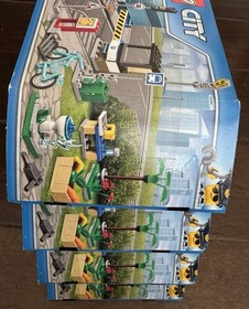4 LEGO CITY: Build My City Accessory Set 40170