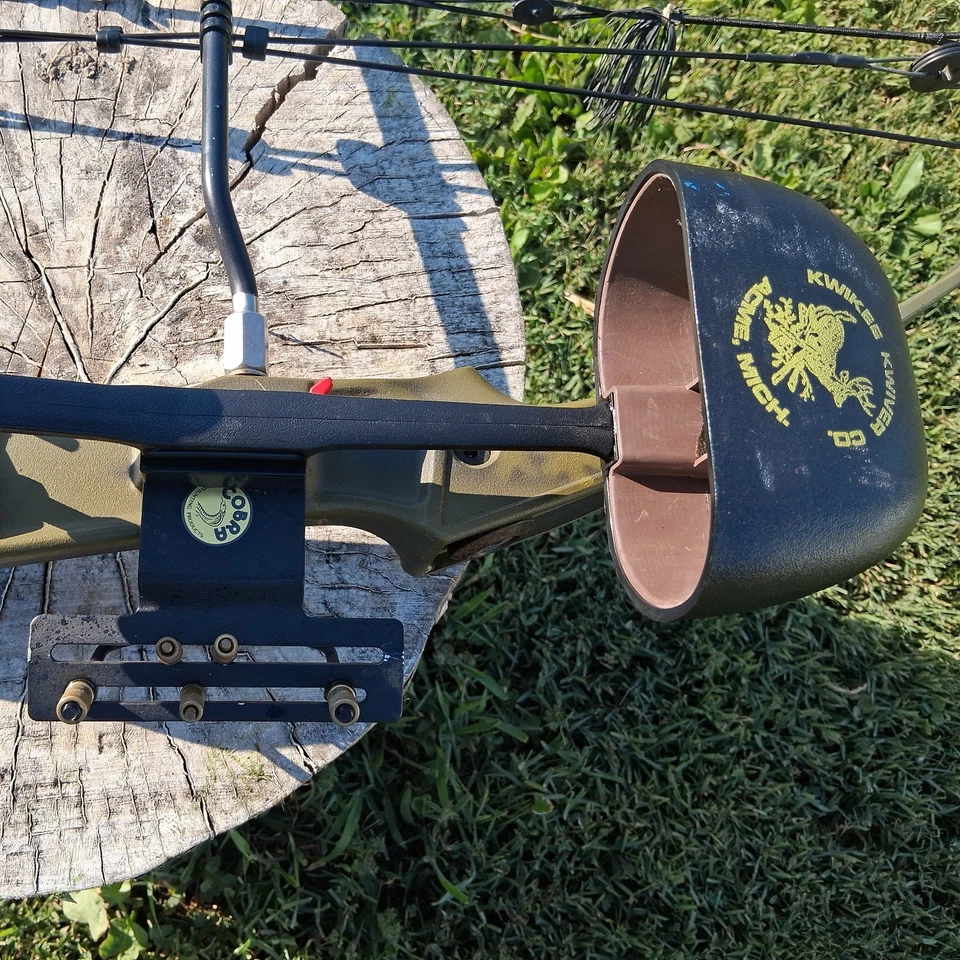 Arco compuesto Bear Archery Black Bear negro Foto 3 de 4