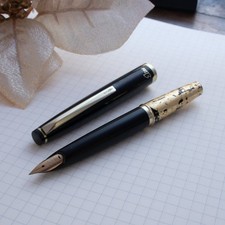 1970s Pilot Elite Gold Stripe Pocket Fountain Pen 14K Script Nib Japan