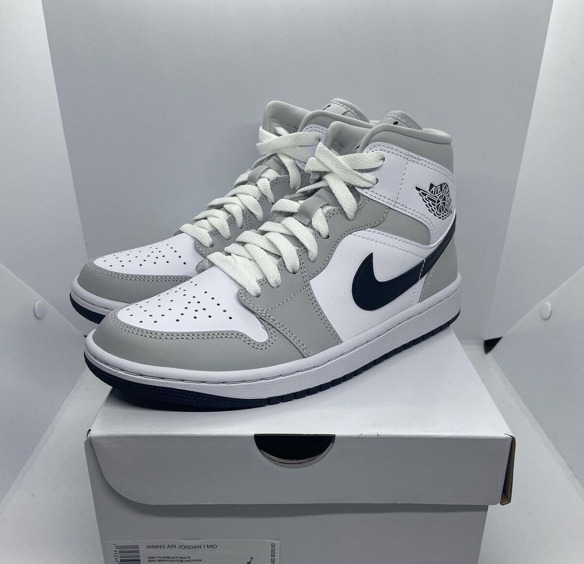 Nike Air Jordan 1 Light Smoke Grey (Womens) Size 7W / 5.5M Nike Air Jordan 1 Light Smoke Grey (Womens) Size 7W / 5.5M