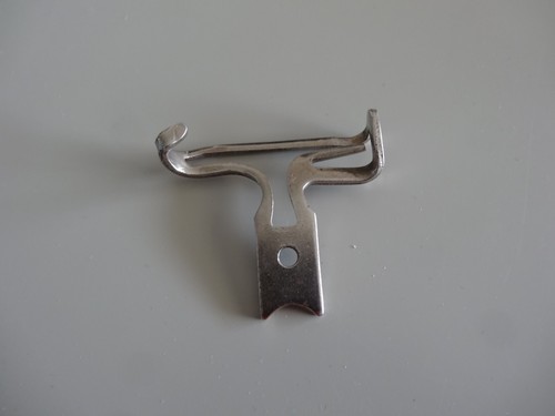Petit crochet porte-navette #82177 ressort #8610 pour machine à coudre Singer 29K