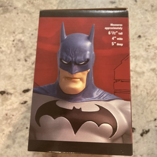 DC Direct Batman Jim Lee Hand Painted Cold Cast Porcelain Mini Statue 6 1/2" - Picture 4 of 7