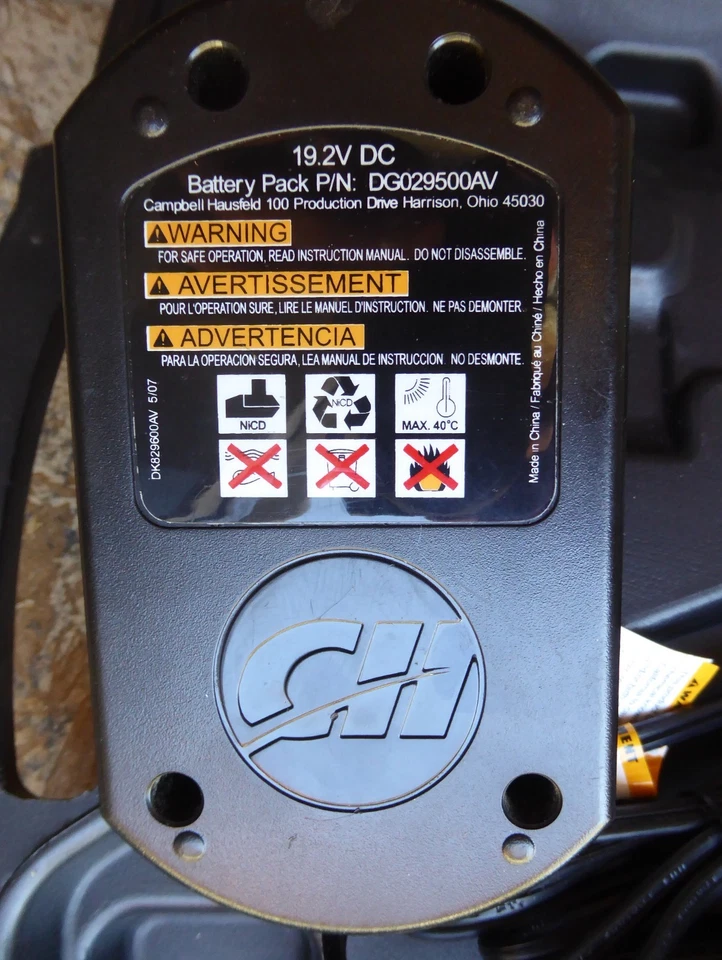 CAMPBELL HAUSFELD 19.2V DC BATTERY PACK & CHARGER & DRILL CARRY CASE - Image 3 of 4