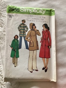 VTG Simplicity Womens Coat,  Jacket  w/ detachable hood Pattern 7936 Sz 12 UNCUT