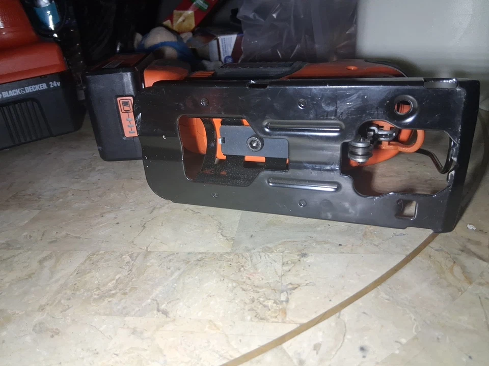 BlackDecker 20v Jig Saw, 24v Flashlight,24v Battery,18v Battery,9.6v-24v Charger - Image 4 of 4