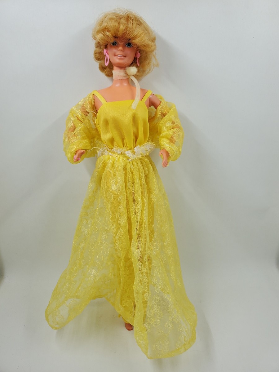 Vintage Barbie Pretty Changes Fashion Doll #2598 1978 Short