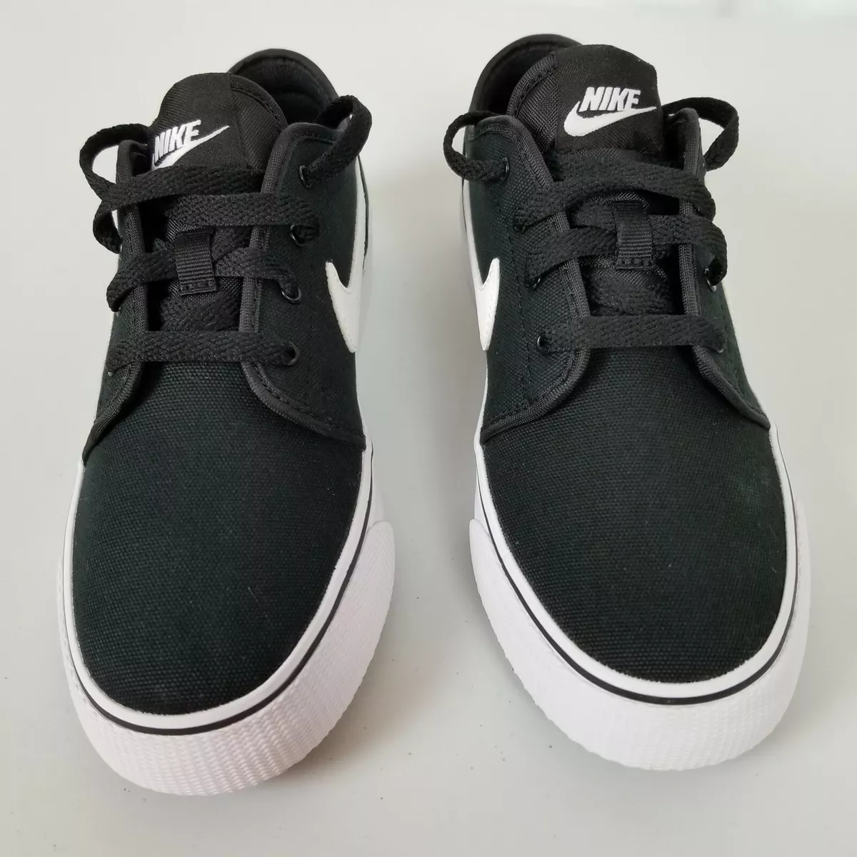 Nike toki low black hot sale