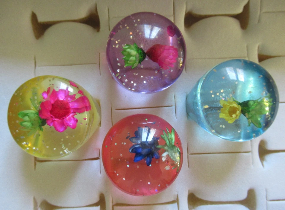 ~ NEU ~ 4 Ringe für Party, Fasching, Karneval ~ Gr. 55 ~ gelb, lila, blau + rot