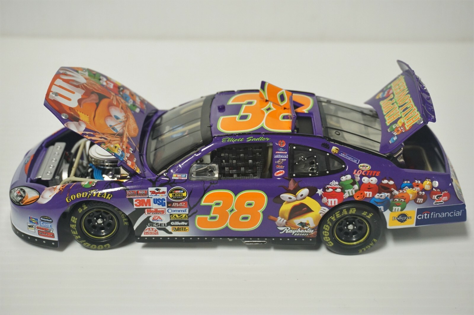 Elliott Sadler Muscle Machines #38 M&Ms 1:24 autographed LE NASCAR MUST SELL. | #4890049653