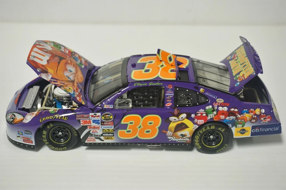1/24 Elliott Sadler #38 M&M's Minis/Halloween 2005 Acción NASCAR Diecast Car Foto 4 de 4