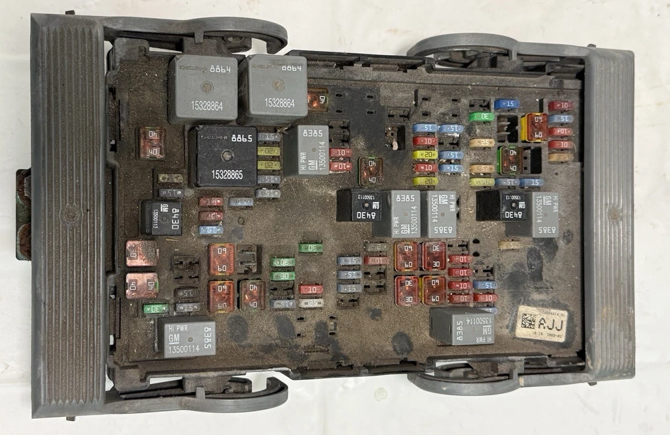 Caja de fusibles de motor Chevy Silverado 2500 3500 6,0 L 10-14 sin batería auxiliar OEM Foto 2 de 4