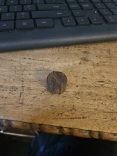 ONE GOOD USED VINTAGE SMALL SILVERTONE BROWN BAKELITE RADIO KNOB 1/4 INCH SHAFT 