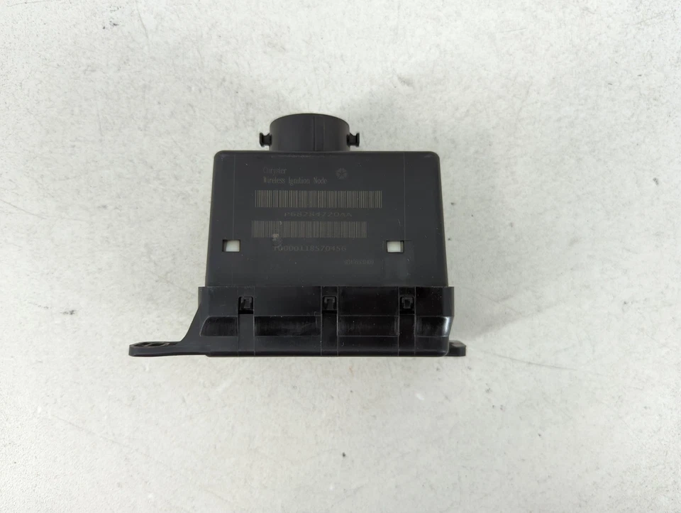 2009 Volkswagen Routan Engine Ignition Switch Module Node Smart Key FTJDC - Image 2 of 4