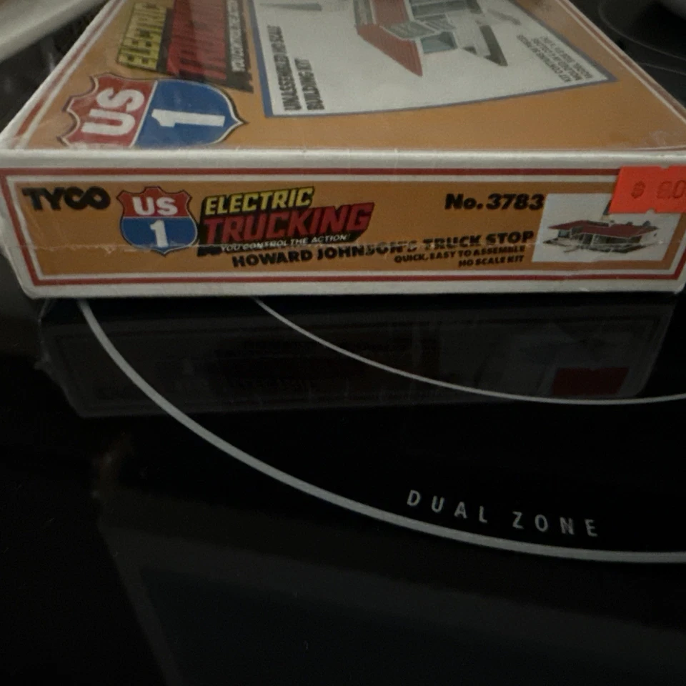 NUEVO Tyco Kit Howard Johnson's HO Escala 1:87 Edificio para Diseño de Tren/Diorama Foto 4 de 4