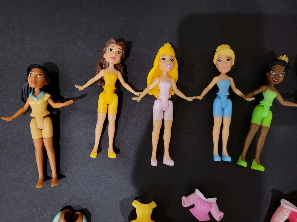 💕 Disney Princesa Polly Pocket Lote de Muñecas Accesorios Ropa Goma 7 piezas Usado en Excelente Condición Foto 3 de 4
