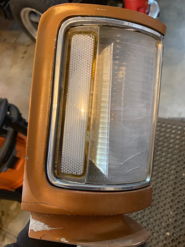 Pontiac 480661 1971-1972 GP SJ RH guia de extensão de carcaça de luz de estacionamento de fibra de vidro - Imagem 4 de 4