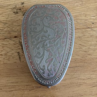 ANTIQUE 1920’s COMPACT KARESS WOODWORTH METAL ART DECO NO MIRROR ORIGINAL POWDER