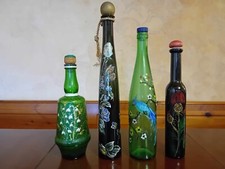 Bottiglie decorative dipinte a mano.