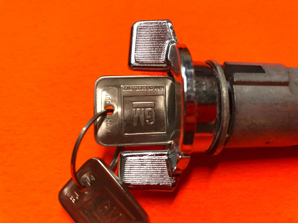 GM CHEVY INTERRUPTOR DE ENCENDIDO BLOQUEO CILINDRO CROMO PERNO EN 2 LLAVES GM OEM IL110 Foto 3 de 3