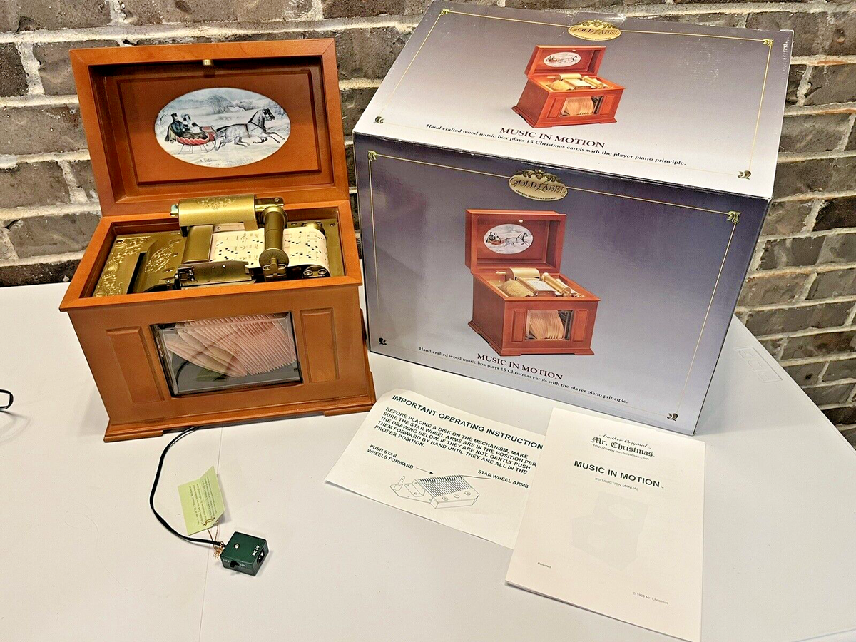 Mr. Christmas Gold Label Grand Music In Motion 15 song Music Box