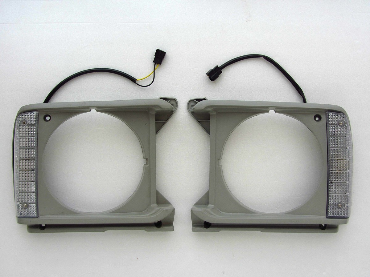 78-83 for Toyota Hilux RN30 Headlight surround corner light | eBay