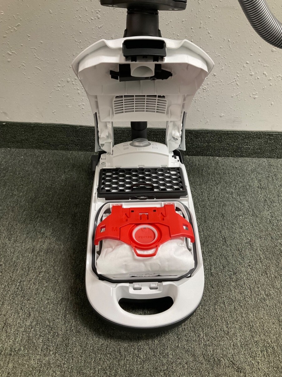 Miele Compact C1 Pure Suction PowerLine Canister Vacuum Miele Compact C1 Pure Suction PowerLine Canister Vacuum