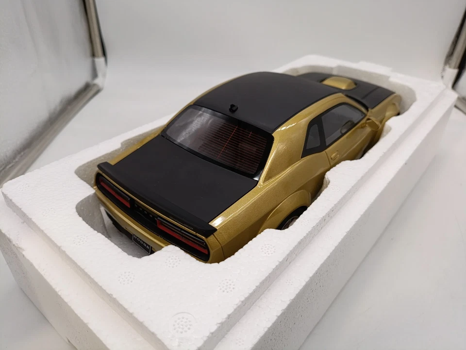 Dodge Challenger Widebody 50th anniversary gold metallic 1/18 GT SPIRIT GT411 §§ - Immagine 4 di 4