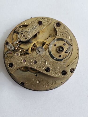 Ungewöhnliches Malignon Geneve ausgefallenes geschnitztes und graviertes 42 mm Schlüsselwind-Uhrwerk - läuft - Bild 1 von 2
