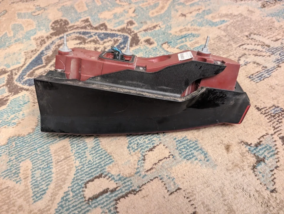 Lámpara de luz trasera LED derecha pasajero Cadillac STS 2008-2011 genuina probada OEM Foto 4 de 4