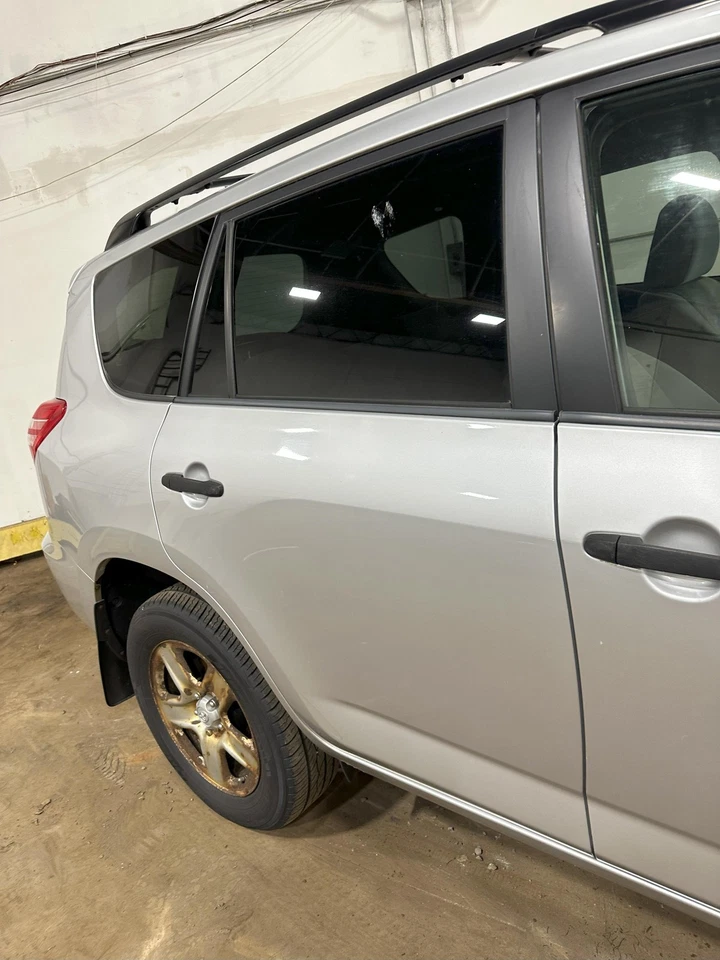 Used Rear Right Door Assembly Rear Side fits: 2009 Toyota Rav4 electric windows Foto 3 de 4