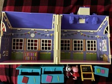 Peppa Pig's Deluxe School House Complete Playset Zoe And Peppa