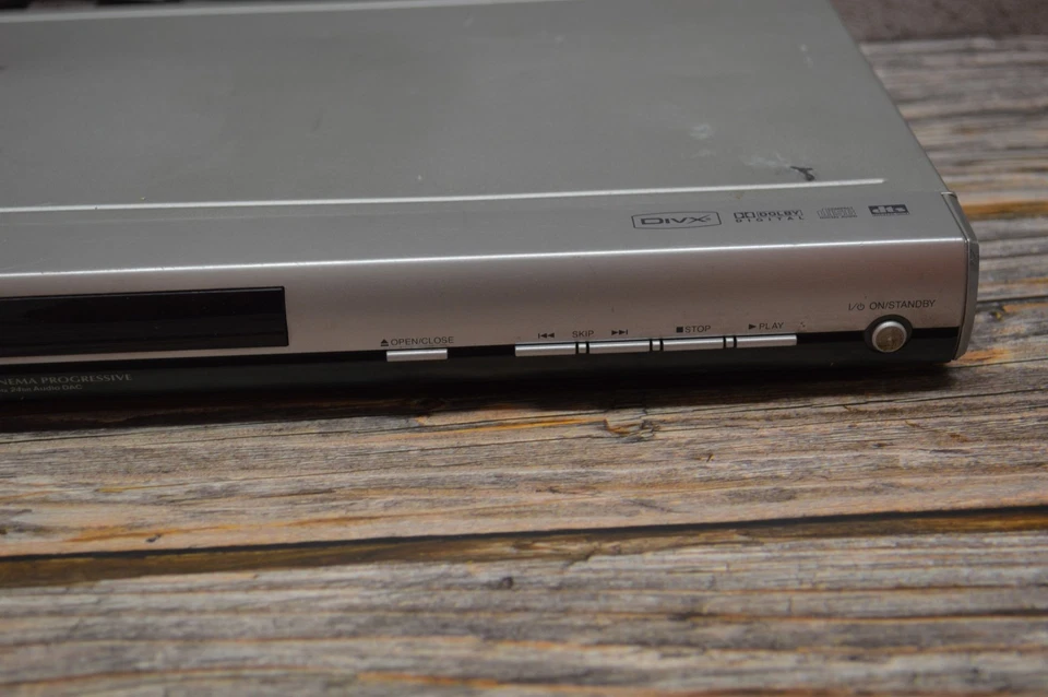 Toshiba SD-3990SU DVD Player Digital Cinema Progressive Dolby Digital DIVX DTS - Image 2 of 4