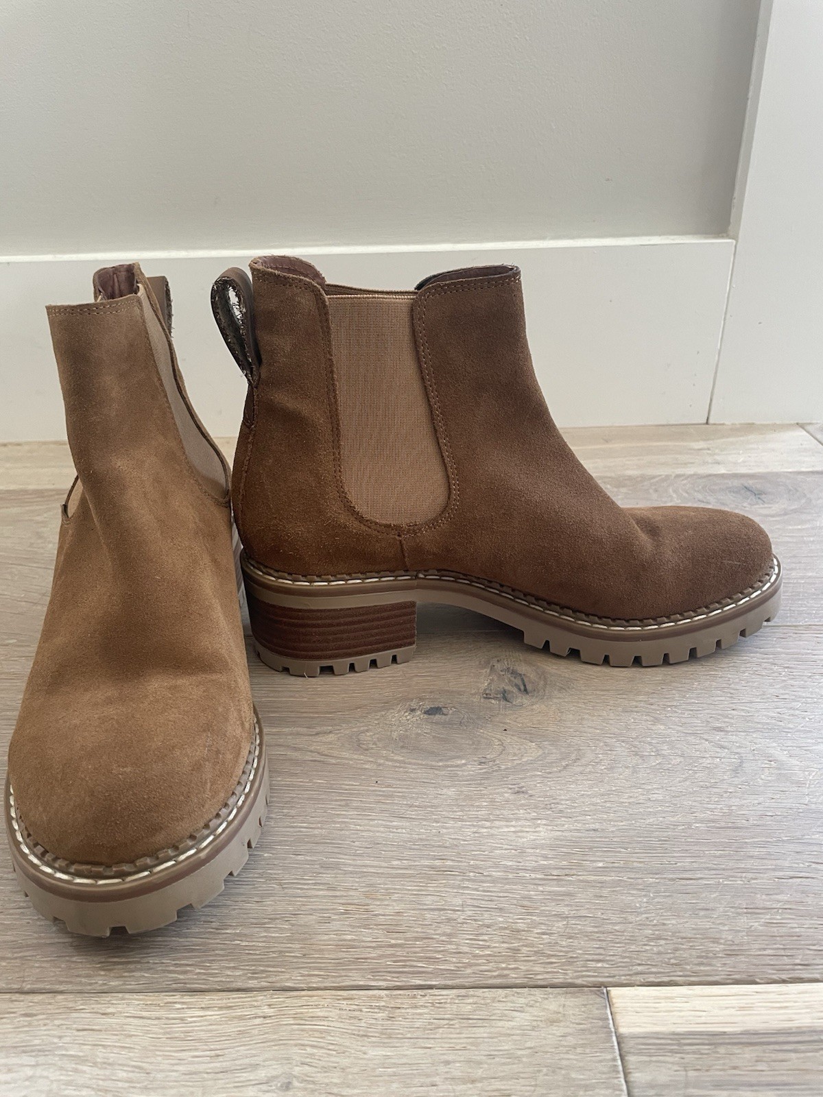 Bertuchi tan leather suede boots made in Spain - size 7.5 (38)