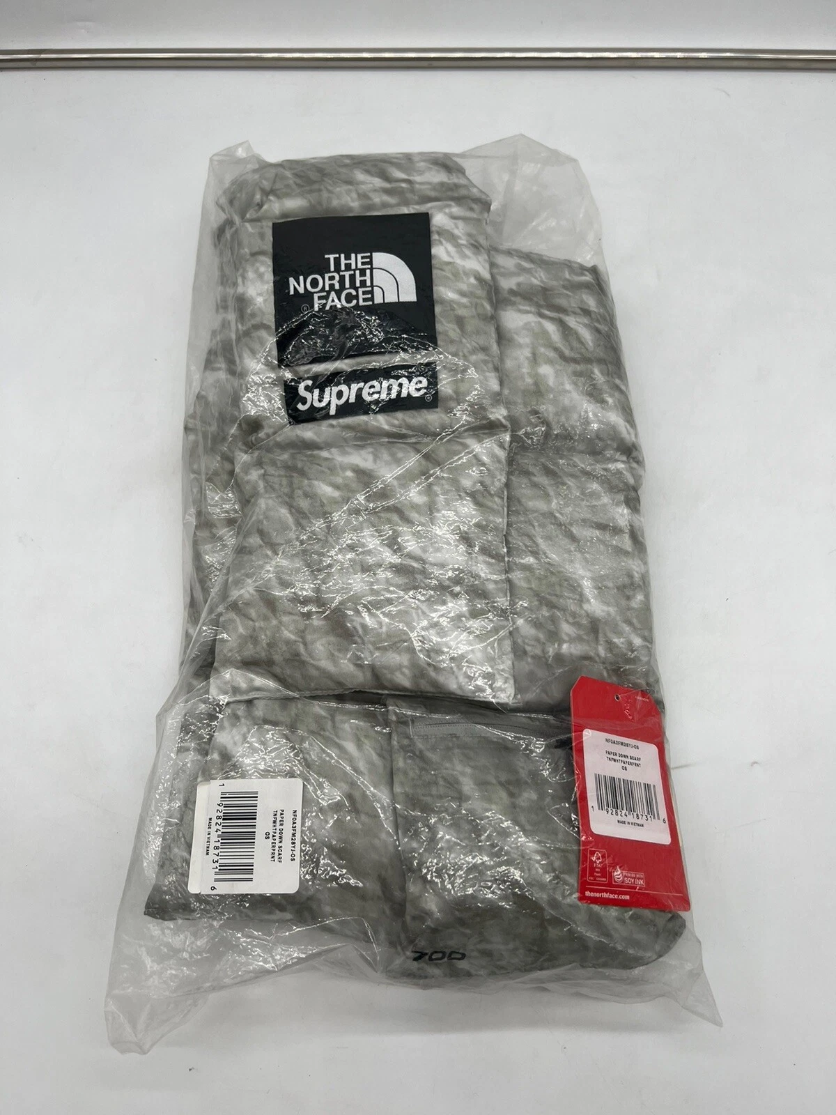 Supreme x The North Face Paper Print 700 Fill Down Scarf Paper FW19 2019 blanc