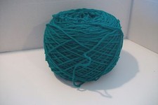 acrylic worsted wt 4 ply yarn green 8.4 oz  unlabeled