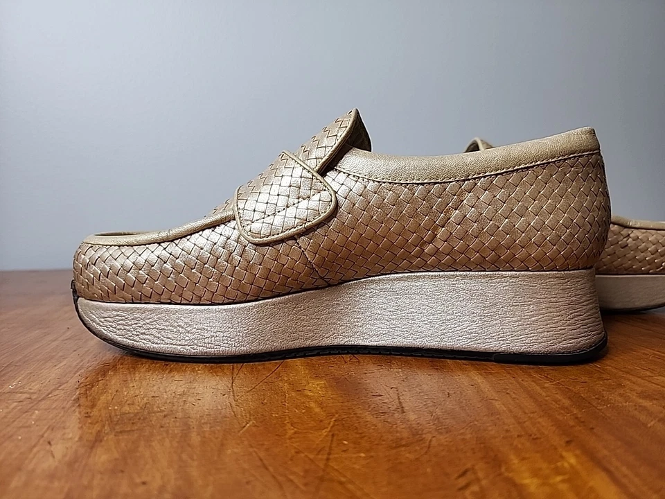 Vintage Stephane Kelian Women Leather Basket Weave Slip On Loafers Gold 9.5 B - Image 4 of 4