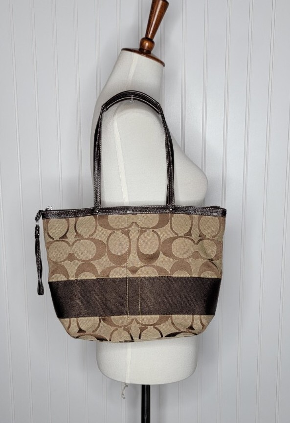 Coach Signature Shoulder Bag Leather Brown Tan Khaki Gem