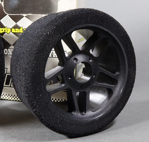 ENNETI Shore 30 Black 1/8 Front Tires / Tyres Part # 13191 / 8ETFB30 - Italy - Picture 2 of 5
