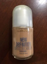 Max Factor New Definition Perfecting Makeup 1.25 oz 36 ml * Suntan (Warm 5) *