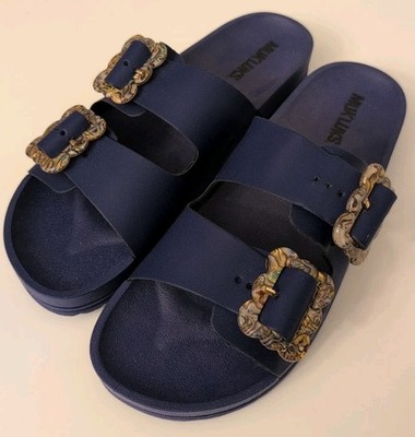 NEW MUK LUKS Isla Double Buckle Gold Slide Sandals 9 Navy Blue Women's